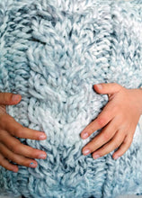 Cargar imagen en el visor de la galería, KIT DE TEJIDO COJIN WARMY