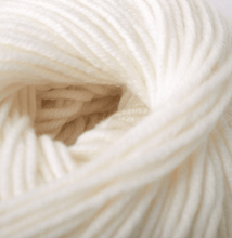 Cargar imagen en el visor de la galería, LANA PURA MERINO 6