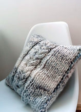 Cargar imagen en el visor de la galería, KIT DE TEJIDO COJIN WARMY