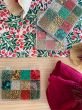 Cargar imagen en el visor de la galería, Caja de mostacillas Mix Navidad
