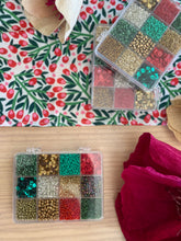 Cargar imagen en el visor de la galería, Caja de mostacillas Mix Navidad
