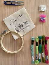 Cargar imagen en el visor de la galería, KIT BORDADO EN BOLSITA
