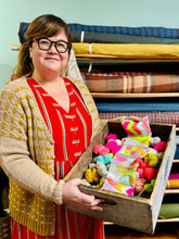 Cargar imagen en el visor de la galería, Clase: INTARSIA CON AIMÉE GILLE
