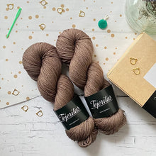 Cargar imagen en el visor de la galería, MERINO SOCK FINGERING TEJERITAS
