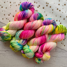 Cargar imagen en el visor de la galería, MERINO SOCK FINGERING TEJERITAS
