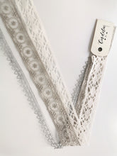 Cargar imagen en el visor de la galería, Retazos Cintas - Puntilla - Tul
