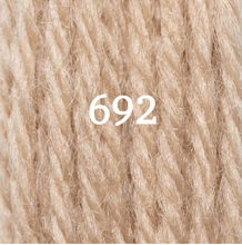 Cargar imagen en el visor de la galería, LANA TAPICERIA 10M
