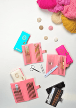 Cargar imagen en el visor de la galería, SET REGALO CROCHET 18 PIEZAS EN ESTUCHE
