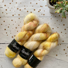 Cargar imagen en el visor de la galería, LANA SILK MOHAIR TEJERITAS
