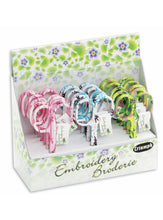 Cargar imagen en el visor de la galería, TIJERA DE BORDADO 9,5CMS FLORES
